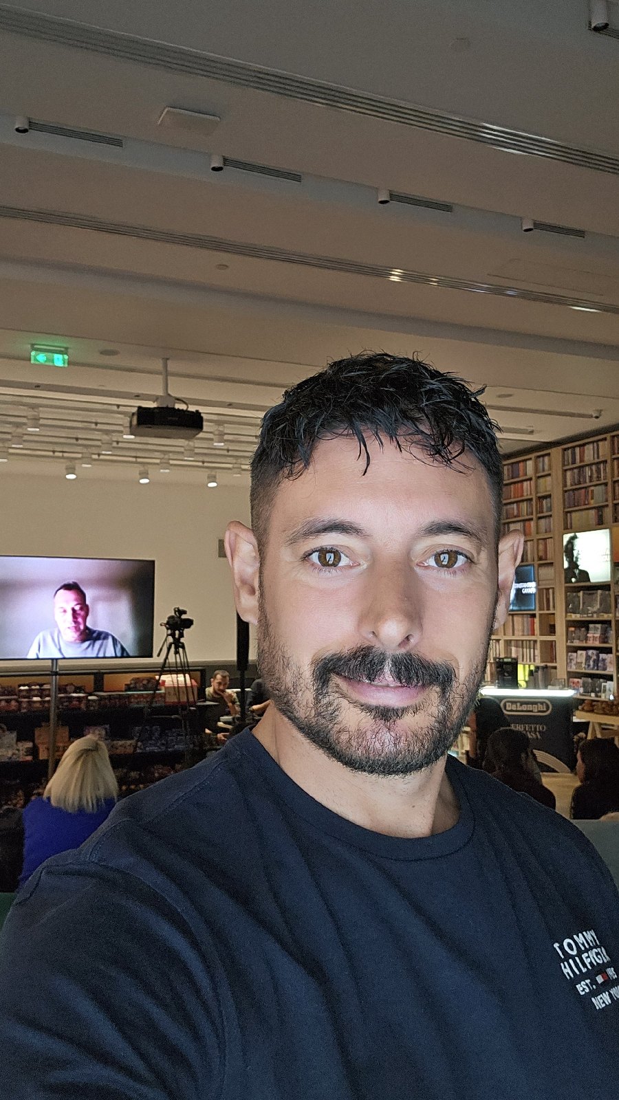 ΚΟΙΜΗΘΗΚΑ ΣΕ ΒΙΒΛΙΟΠΩΛΕΙΟ! Όσα έζησα στο πρώτο FITZEK SLEEPOVER — φωτογραφία 11
