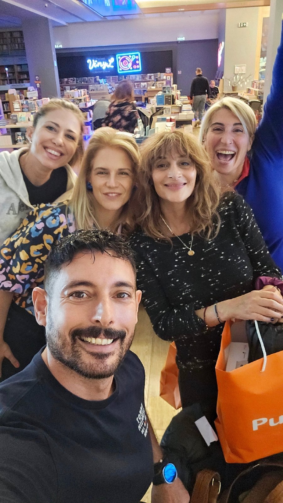 ΚΟΙΜΗΘΗΚΑ ΣΕ ΒΙΒΛΙΟΠΩΛΕΙΟ! Όσα έζησα στο πρώτο FITZEK SLEEPOVER — φωτογραφία 2